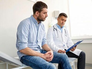 Tutulungan ng doktor ang lalaki na matukoy ang sanhi ng pathological discharge mula sa urethra